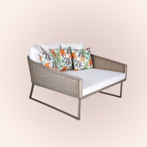 Chaise Paris, estrutura de alumínio revestido com corda náutica. Acompanha acolchoados e almofadas.